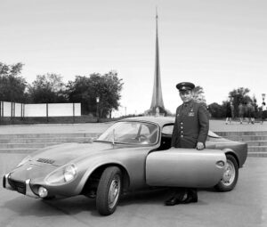 Юрий Гагарин и его спортивный автомобиль